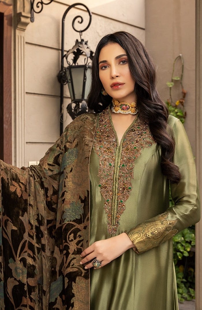 The Queen’s Chandelier Shawl