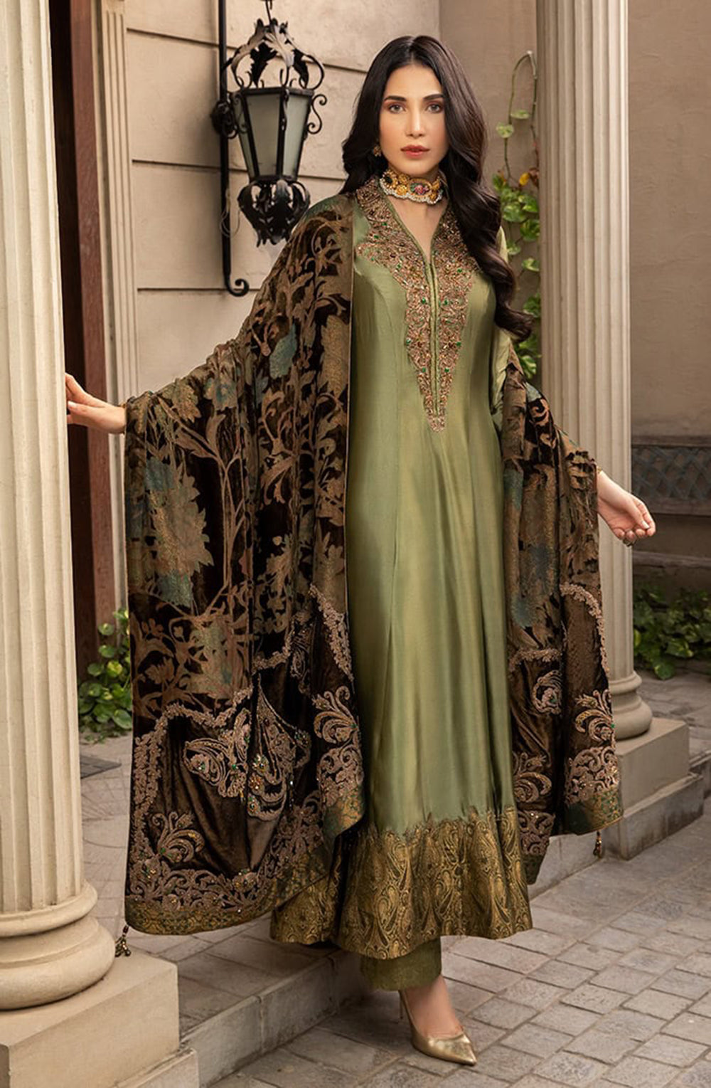 The Queen’s Chandelier Shawl