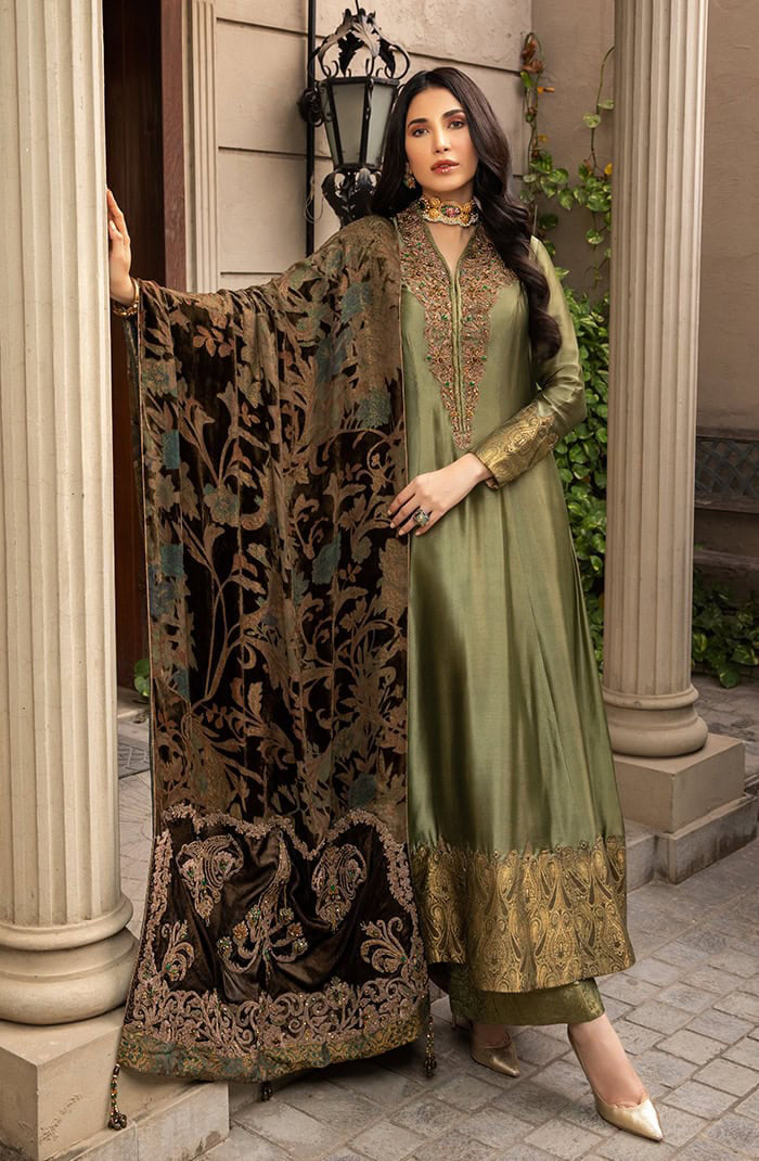 The Queen’s Chandelier Shawl
