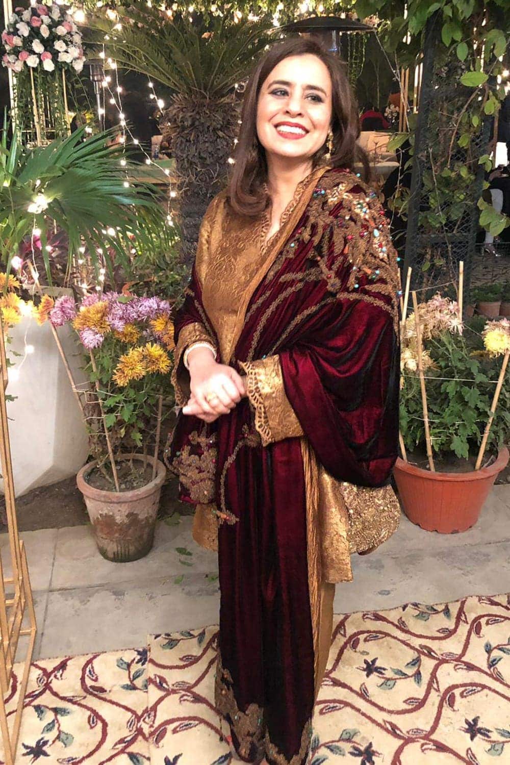 Royal Garland Shawl (Maroon)